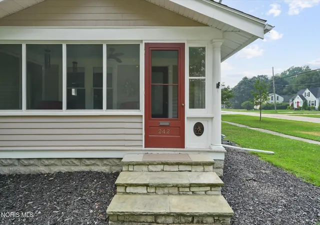Photo 4 of Single family home for sale at 242 W 7th Street, Perrysburg, OH 43551 | MLS# 10011197 | Listing updated on 2026-09-08