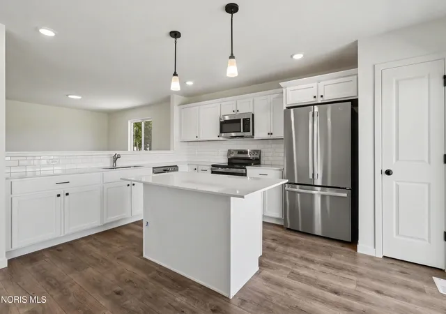Photo 4 of Sale Pending at 1334 Clairmont Ave, Napoleon, OH 43545 | MLS# 10011188 | Listing updated on 2026-09-16