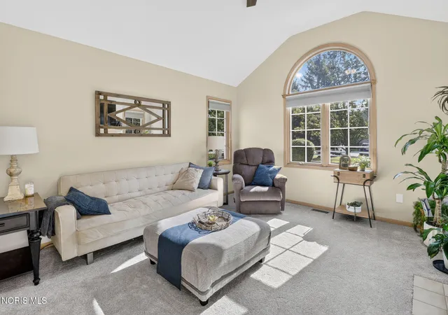 Photo 3 of Sale Pending at 104 Turnbury Ln, Perrysburg, OH 43551 | MLS# 10011450 | Listing updated on 2026-09-21