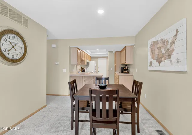Listing Photo 5 - Condo for sale in building located at 104 Turnbury Ln, Perrysburg, OH 43551