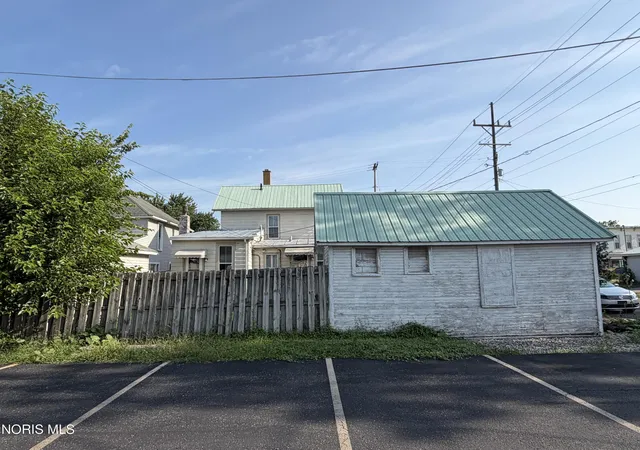 Listing Photo 2 - Condo for sale in building located at 501 W Front St, Findlay, OH 45840 - Unit #