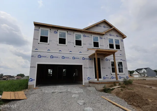 Photo 3 of Sale Pending at 2148 Ellen Dr, Holland, OH 43528 | MLS# 10011267 | Listing updated on 2026-09-21