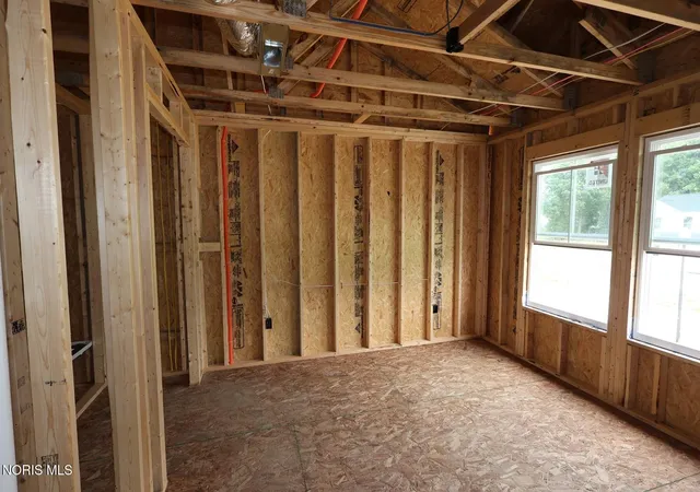 Photo 3 of Sale Pending at 2148 Ellen Dr, Holland, OH 43528 | MLS# 10011267 | Listing updated on 2026-09-21