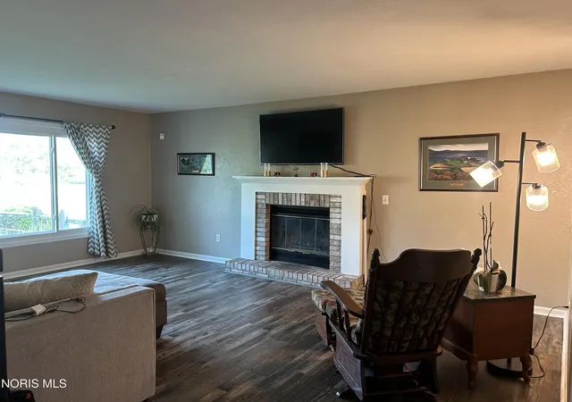 2nd image of 1067 Hunters Run Rd, Perrysburg, OH 43551 | MLS# 10011305
