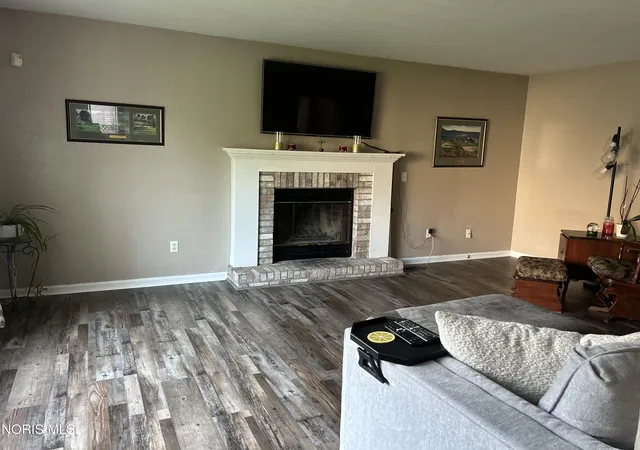 Photo 3 of Single family home for sale at 1067 Hunters Run Rd, Perrysburg, OH 43551 | MLS# 10011305 | Listing updated on 2026-08-20