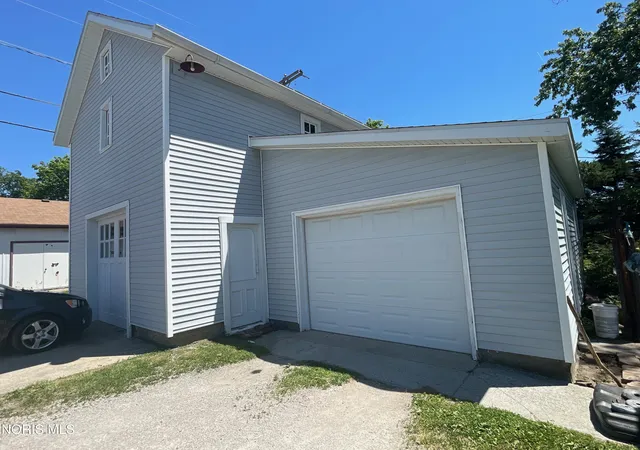 Photo 3 of Sale Pending at 107 E Lynn St, Edgerton, OH 43517 | MLS# 10011451 | Listing updated on 2026-09-01