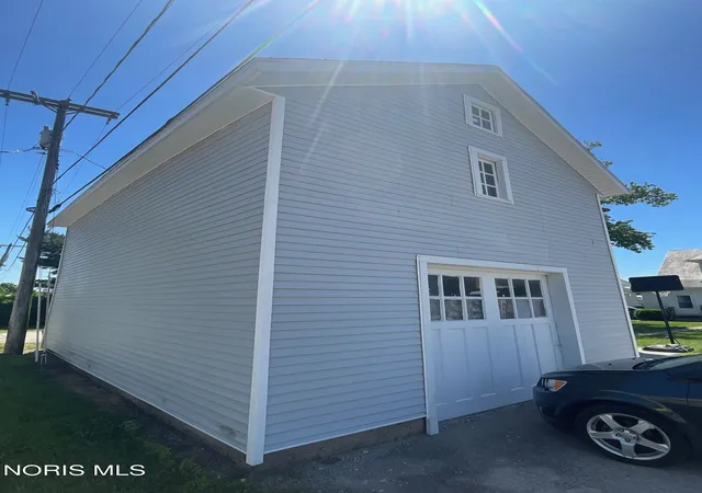 Listing Photo 4 - Condo for sale in building located at 107 E Lynn St, Edgerton, OH 43517