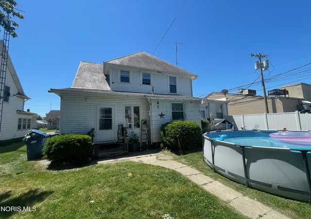 Listing Photo 5 - Condo for sale in building located at 107 E Lynn St, Edgerton, OH 43517