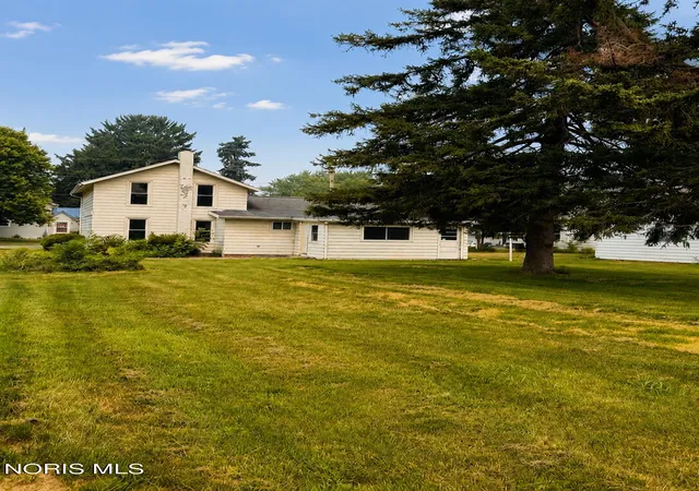 Photo 2 of Single family home for sale at 712 Daggett Ave, Napoleon, OH 43545 | MLS# 10011238 | Listing updated on 2026-09-29