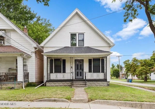 Photo 1 of Single family home for sale at 2 W Park St, Toledo, OH 43608 | MLS# 10011562 | Listing updated on 2026-09-10