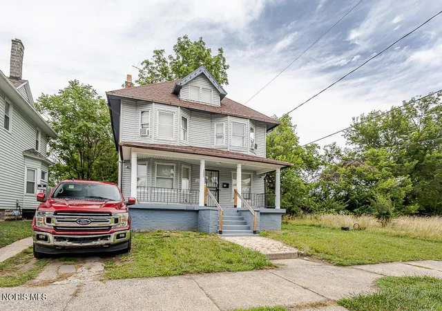 Photo 2 of Single family home for sale at 122 Columbia St, Toledo, OH 43620 | MLS# 10011473 | Listing updated on 2026-08-28