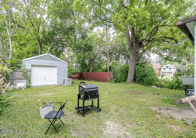 Photo 3 of Single family home for sale at 122 Columbia St, Toledo, OH 43620 | MLS# 10011473 | Listing updated on 2026-08-28