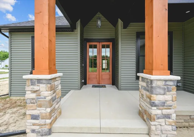 Photo 4 of Single family home for sale at 101 Ashberry Way, Swanton, OH 43558 | MLS# 10011264 | Listing updated on 2026-09-08