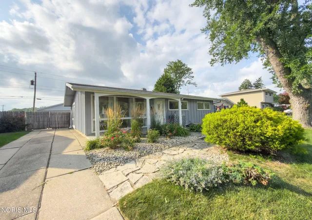 2nd image of 1001 Village Trail Rd, Maumee, OH 43537 | MLS# 10011287