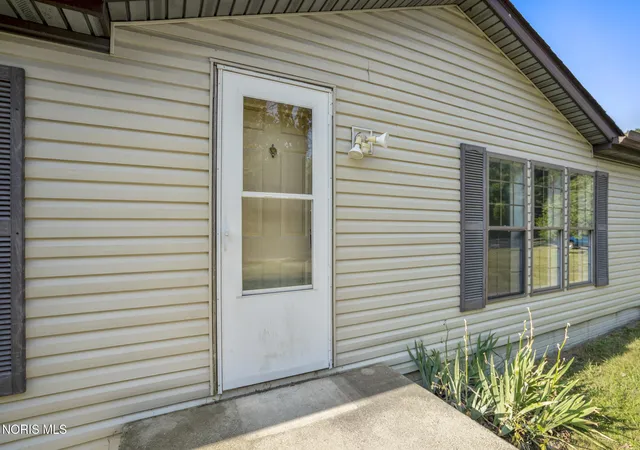 Photo 3 of Single family home for sale at 7627 Covert Rd, Toledo, OH 43617 | MLS# 10011387 | Listing updated on 2026-09-01
