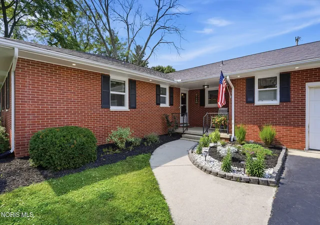 Photo 2 of Sale Pending at 126 Oakland Ave, Findlay, OH 45840 | MLS# 10011296 | Listing updated on 2026-09-03