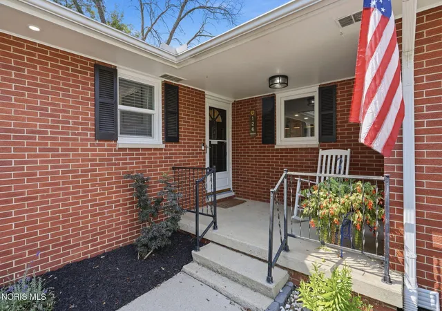 Photo 3 of Sale Pending at 126 Oakland Ave, Findlay, OH 45840 | MLS# 10011296 | Listing updated on 2026-09-03