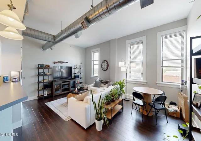 Photo 3 of Condo for sale at 44 S St Clair St #11, Toledo, OH 43604 | MLS# 10011348 | Listing updated on 2026-08-26