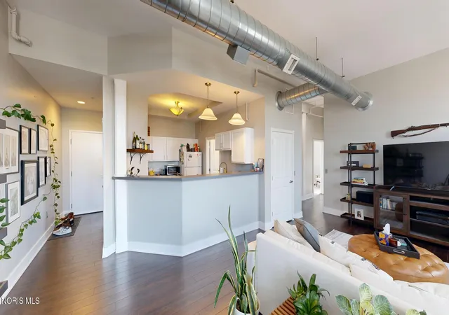 Photo 3 of Condo for sale at 44 S St Clair St #11, Toledo, OH 43604 | MLS# 10011348 | Listing updated on 2026-08-26