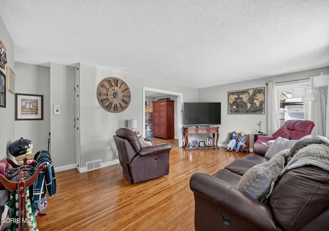3rd image of 5903 Davida Dr, Toledo, OH 43612 | MLS# 10011340