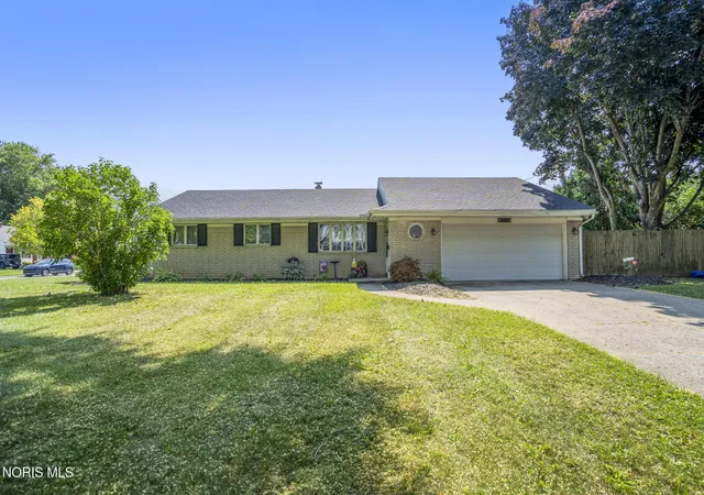 Photo 1 of Sale Pending at 2048 Mayport Dr, Toledo, OH 43611 | MLS# 10011284 | Listing updated on 2026-09-23