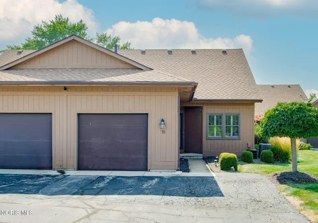 2nd image of 70 N Harbors End Dr, Port Clinton, OH 43452 | MLS# 10011289