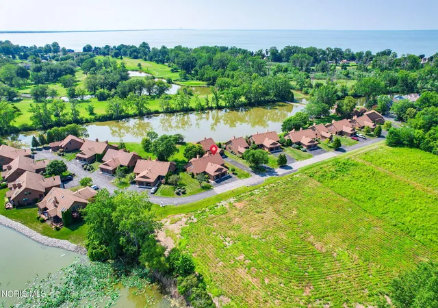 Listing Photo 2 - Condo for sale in building located at 70 N Harbors End Dr, Port Clinton, OH 43452 - Unit #