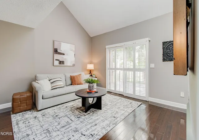 Listing Photo 4 - Condo for sale in building located at 70 N Harbors End Dr, Port Clinton, OH 43452