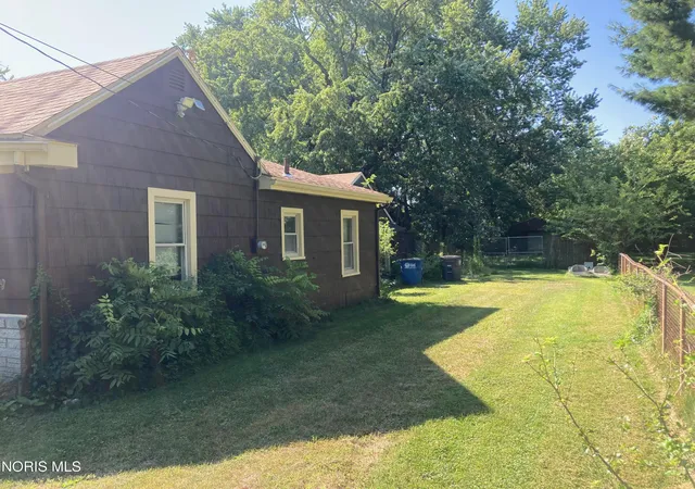 3rd image of 5815 Carnation Dr, Toledo, OH 43615 | MLS# 10011350