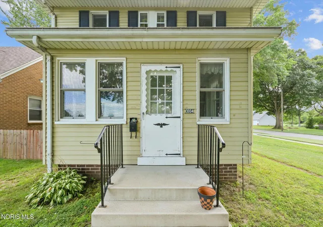 2nd image of 3004 Starr Ave, Oregon, OH 43616 | MLS# 10011290