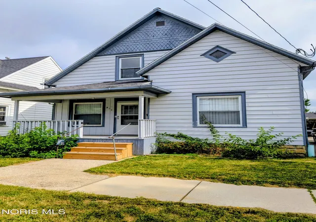 Photo 2 of Single family home for sale at 207 W Lawrence St, Montpelier, OH 43543 | MLS# 10011416 | Listing updated on 2026-09-15