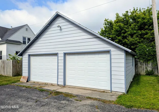 Photo 3 of Single family home for sale at 207 W Lawrence St, Montpelier, OH 43543 | MLS# 10011416 | Listing updated on 2026-09-15