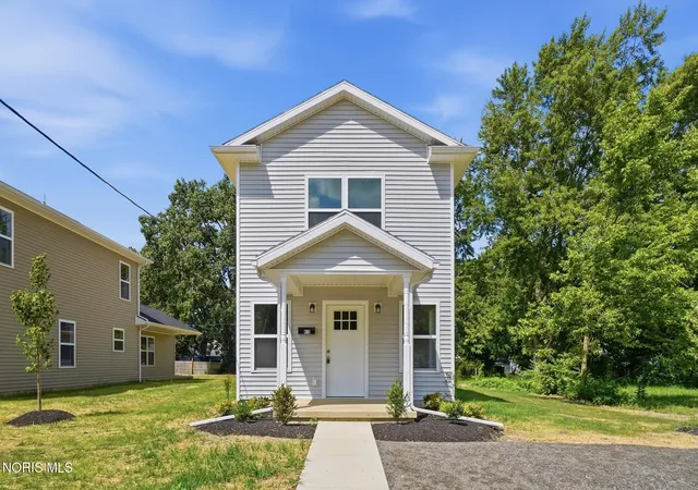 Photo 1 of Single family home for sale at 810 Holly St, Lima, OH 45804 | MLS# 10011313 | Listing updated on 2026-09-22
