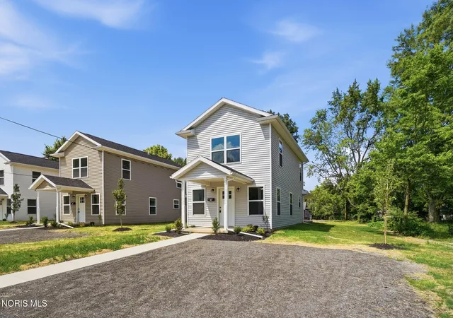 Photo 2 of Single family home for sale at 810 Holly St, Lima, OH 45804 | MLS# 10011313 | Listing updated on 2026-09-22
