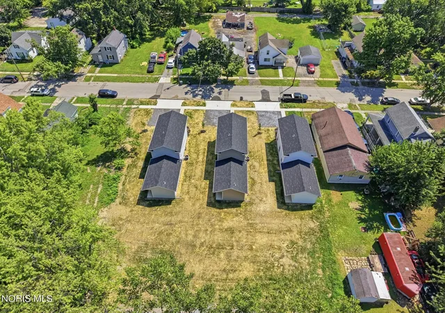 Photo 3 of Single family home for sale at 814 Holly St, Lima, OH 45804 | MLS# 10011314 | Listing updated on 2026-09-22