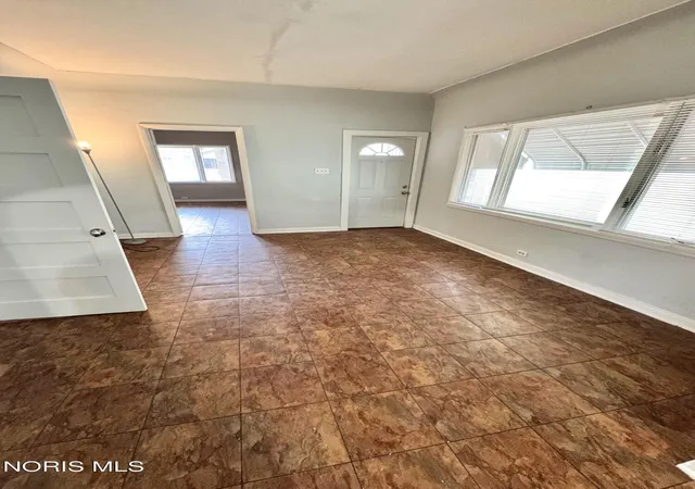 2nd image of 158 Everett St, Toledo, OH 43608 | MLS# 10011480