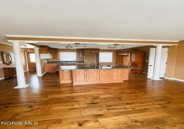 Photo 5 of Single family home for sale at 10721 Crestview Dr, Fostoria, OH 44830 | MLS# 10011341 | Listing updated on 2026-09-03