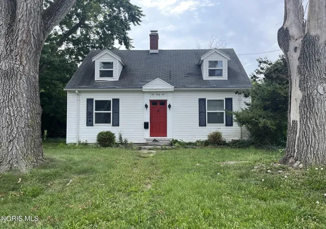 1st image of 646 S Prospect St, Bowling Green, OH 43402 | MLS# 10011334