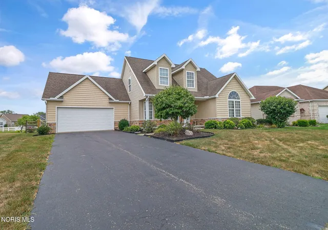 Photo 2 of Single family home for sale at 3948 Bridge Crk Blvd, Sylvania, OH 43560 | MLS# 10011418 | Listing updated on 2026-09-08