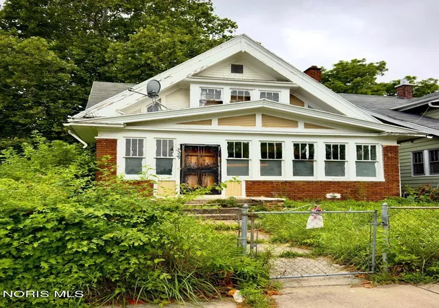 1st image of 3325 Parkwood Ave, Toledo, OH 43610 | MLS# 10011352