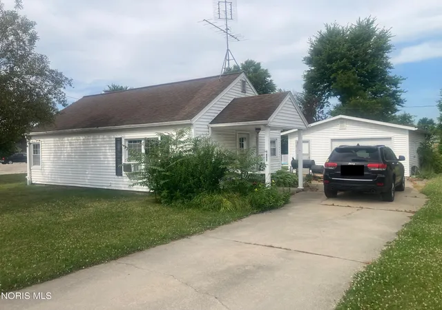 2nd image of 402 Centre St, Bryan, OH 43506 | MLS# 10011351