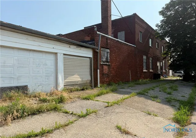 2nd image of 3201 Warsaw St, Toledo, OH 43608 | MLS# 10011356