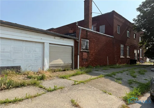 Listing Photo 4 - Condo for sale in building located at 3201 Warsaw St, Toledo, OH 43608