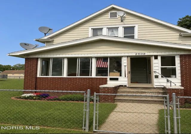 1st image of 2508 Locust St, Toledo, OH 43608 | MLS# 10011359