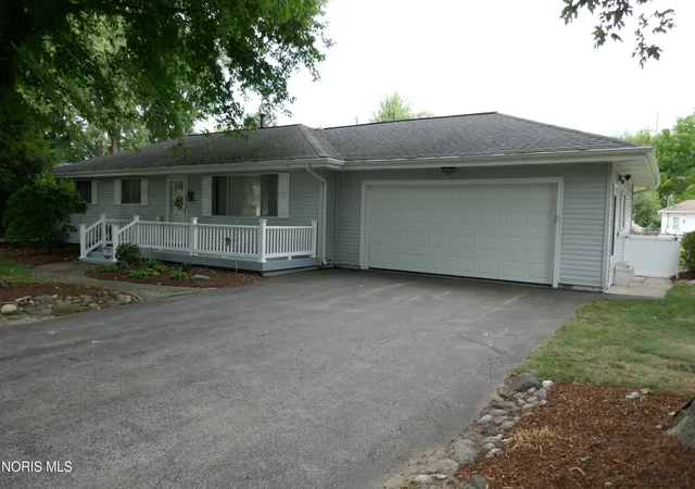 Photo 3 of Sale Pending at 732 S Harefoote St, Holland, OH 43528 | MLS# 10011362 | Listing updated on 2026-09-16