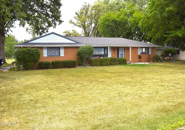 1st image of 942 Country Club Dr, Fostoria, OH 44830 | MLS# 10011364