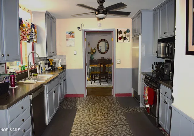 2nd image of 942 Country Club Dr, Fostoria, OH 44830 | MLS# 10011364
