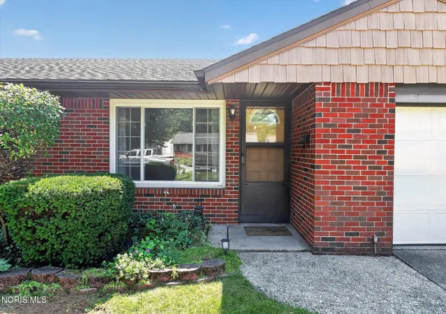 3rd image of 110 Harlan Dr, Walbridge, OH 43465 | MLS# 10011384