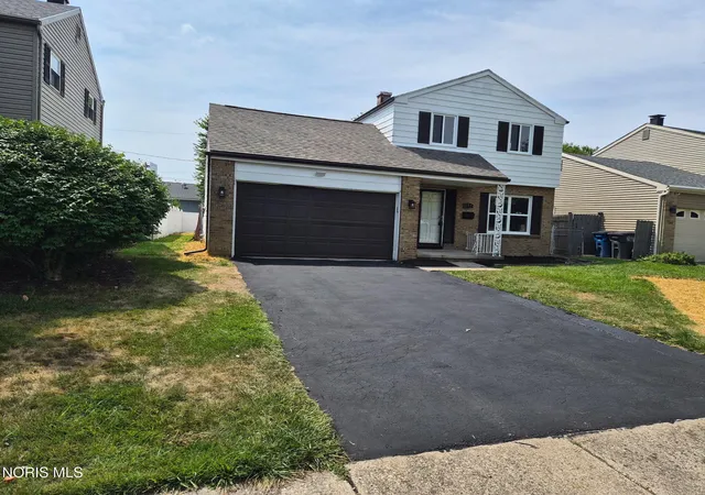 Photo 2 of Sale Pending at 277 Shoreham Ln, Toledo, OH 43612 | MLS# 10011382 | Listing updated on 2026-09-09