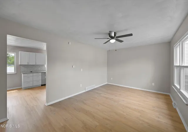 Photo 4 of Sale Pending at 277 Shoreham Ln, Toledo, OH 43612 | MLS# 10011382 | Listing updated on 2026-09-09